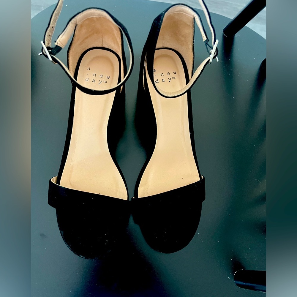 A NEW DAYS HEELS